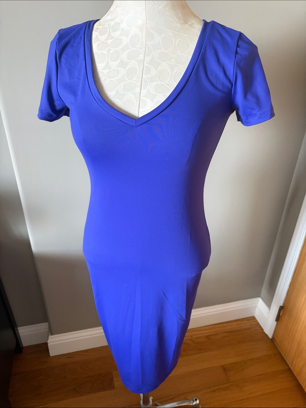 Leith V-Neck Short Sleeve Midi Dress